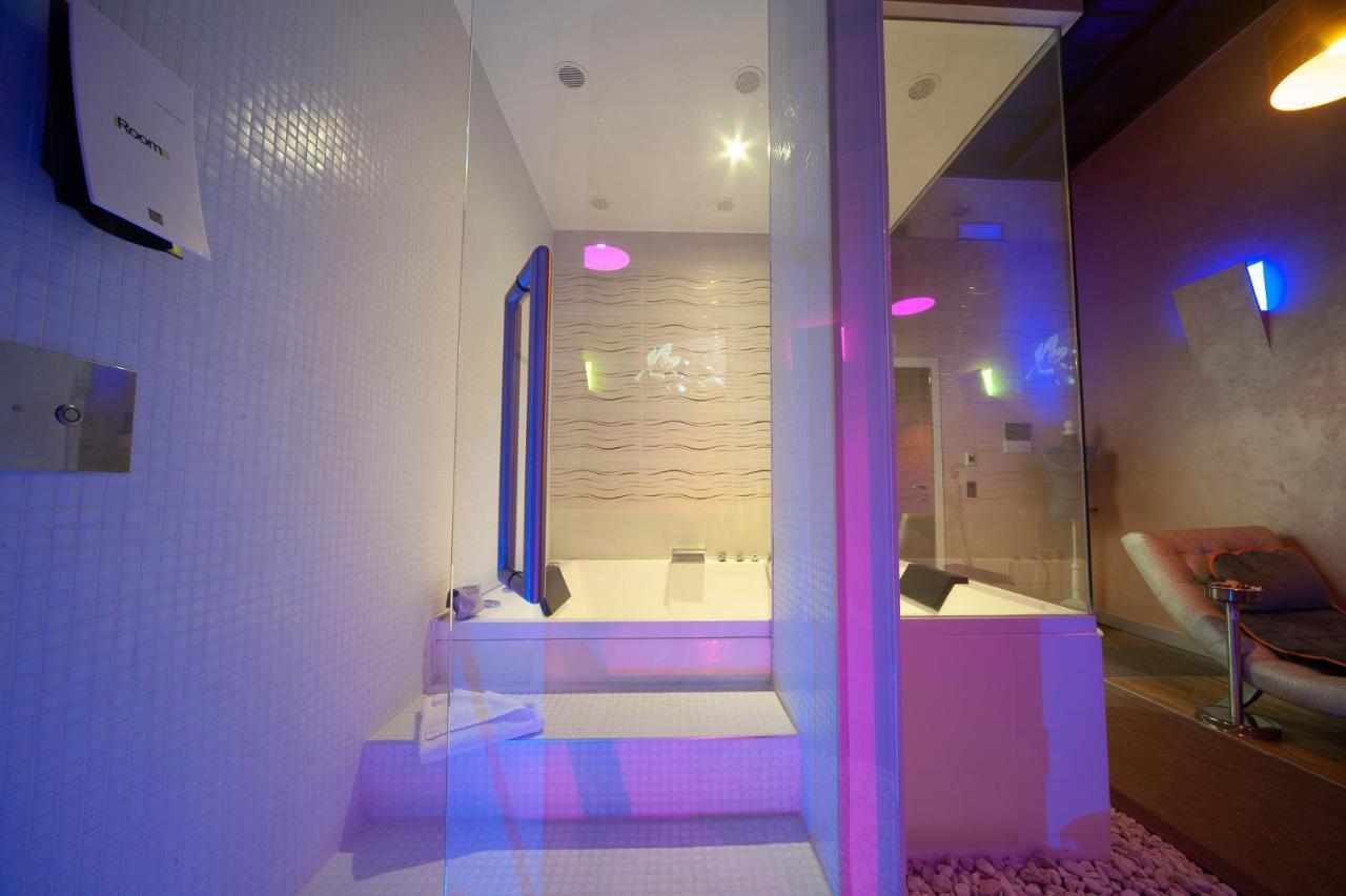 Irooms Jacuzzi Gæstehus 2*